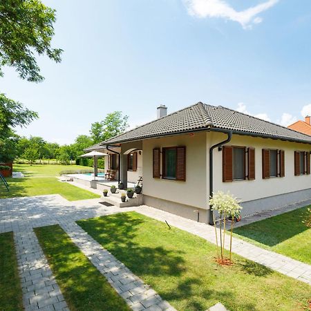 Holiday Home Villa Aschbacher Balatonszárszó Exterior foto