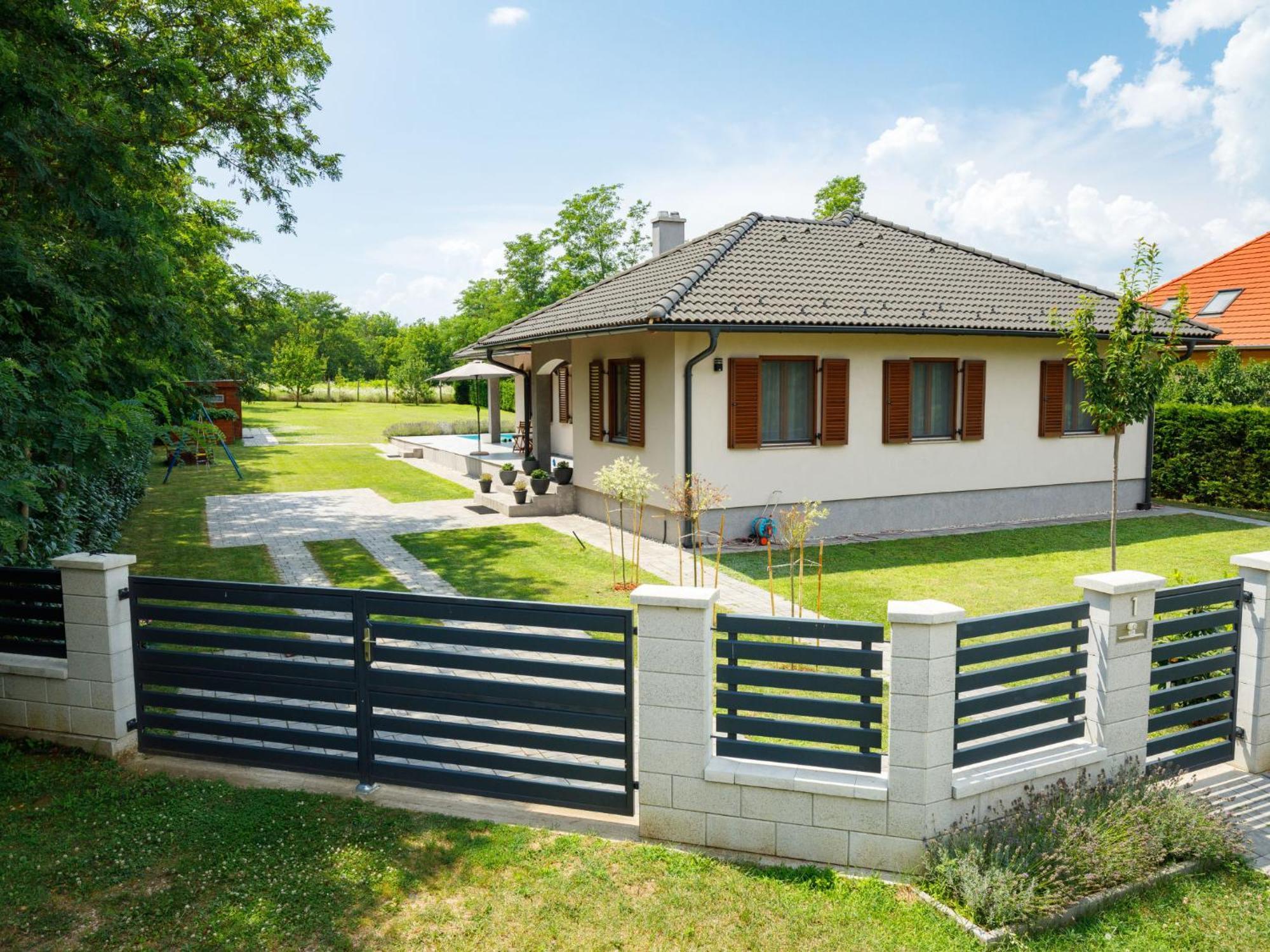 Holiday Home Villa Aschbacher Balatonszárszó Exterior foto
